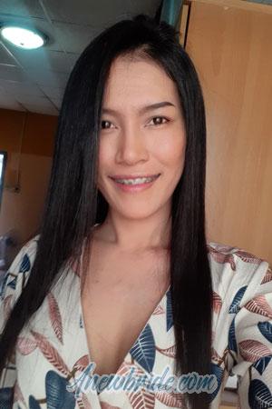 200444 - Kanokwan Age: 24 - Thailand