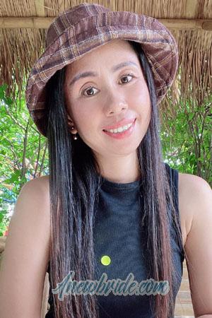 200853 - Praphatsorn Age: 41 - Thailand