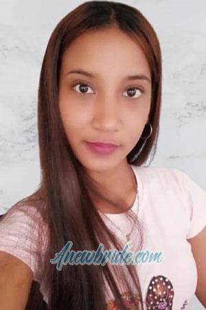 200979 - Dayanna Age: 25 - Colombia