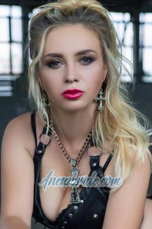 203068 - Elena Age: 28 - Ukraine
