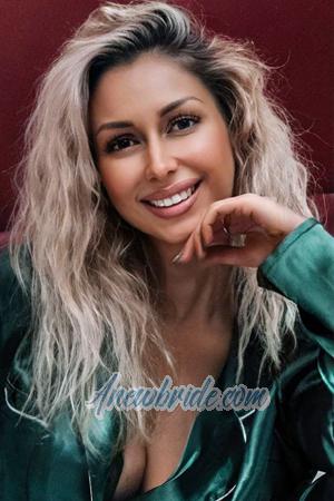 204102 - Elena Age: 28 - Russia