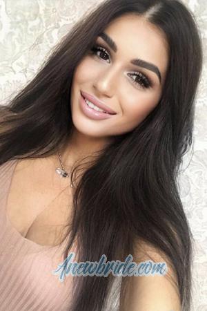 204470 - Irina Age: 33 - Ukraine