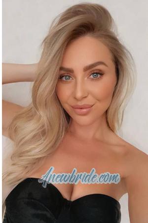 205311 - Irina Age: 32 - Ukraine