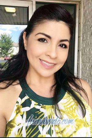 205383 - Alicia Age: 49 - USA