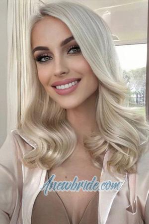 207441 - Alina Age: 22 - Russia