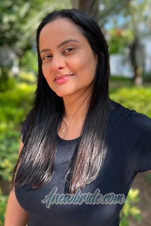 210697 - Karen Age: 37 - Colombia