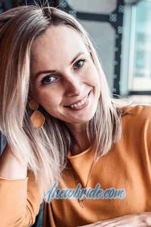 211973 - Elena Age: 38 - Russia