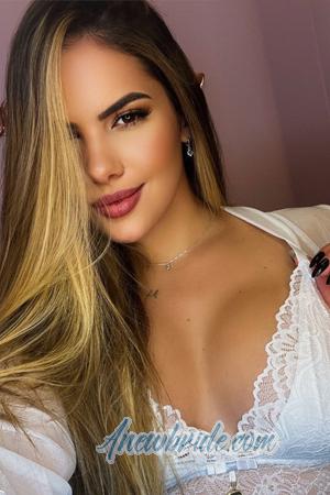 215662 - Larissa Age: 26 - Brazil