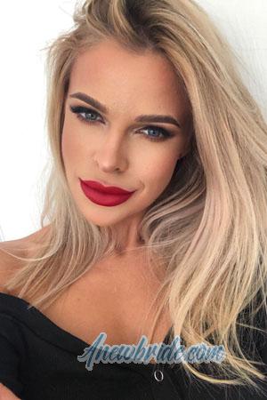 215882 - Ada Age: 32 - Romania