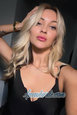 218221 - Mikaela Age: 33 - Ukraine