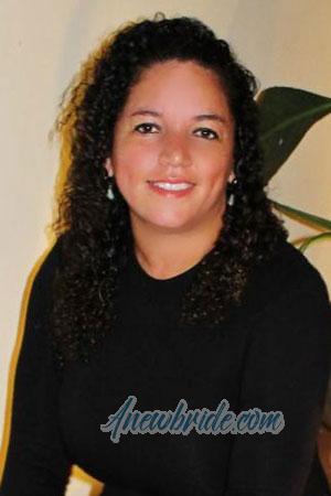 220442 - Laura Age: 42 - Costa Rica