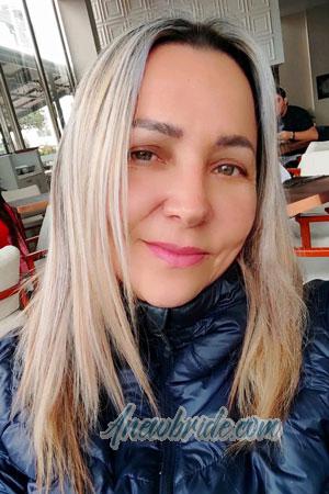 220610 - Sara Age: 49 - Peru