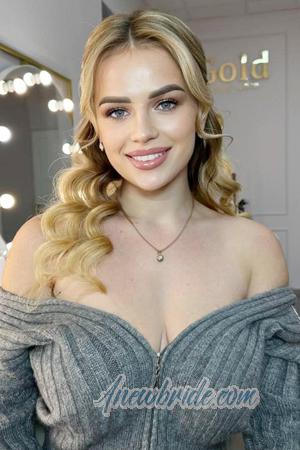 222823 - Ill�na Age: 23 - Ukraine