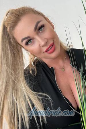 223104 - Viktoriia Age: 41 - Ukraine