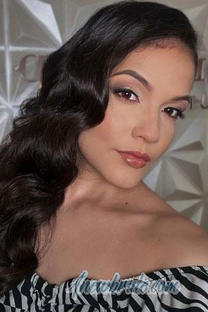 223714 - Laura Age: 22 - Colombia