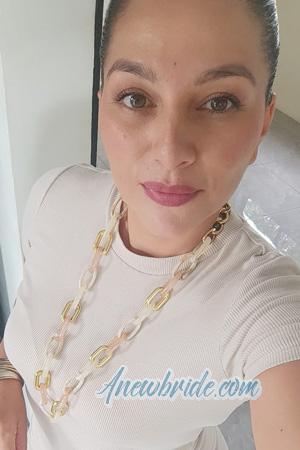 225118 - Evelyn Age: 39 - Costa Rica