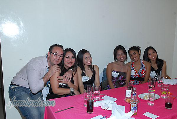 young-filipino-women-012