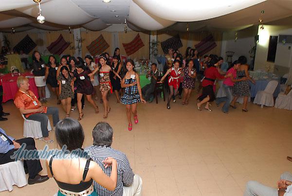 young-filipino-women-092